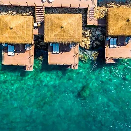 Ξενοδοχείο Lures 4*