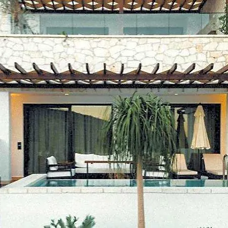 Lures Hotel 4*